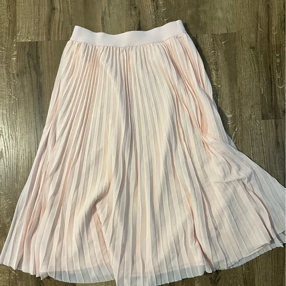 Quince Cream Chiffon Pleated Skirt - Picture 5 of 5